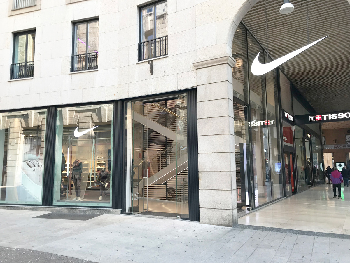 Rideaux ZEN BB le magasin phare de Nike Milan