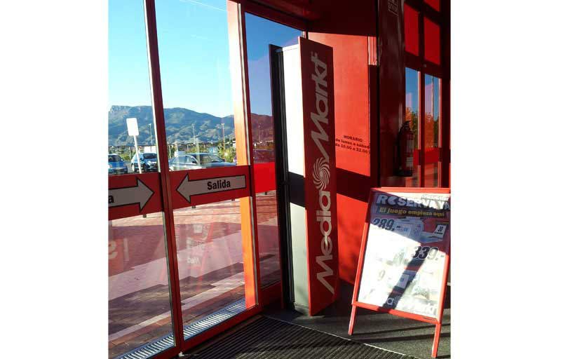 verschijnen familie bank Customised ZEN air curtain for Media Markt