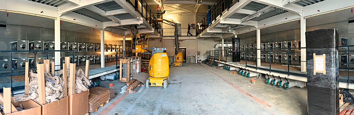 Panor&aacute;mica instalaci&oacute;n ECFanGrid extragrande en c&aacute;mara clim&aacute;tica
