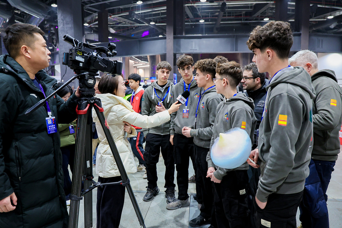 Jóvenes del equipo de Terrassa entrevistados tras su paso por el clasificatorio de China Jóvenes del equipo de Terrassa entrevistados tras su paso por el clasificatorio de China
